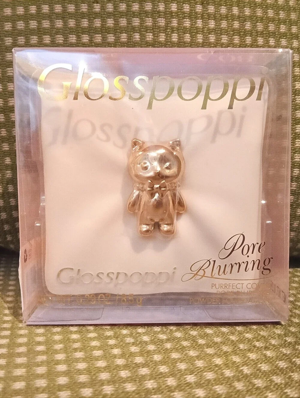 Glosspoppi Pink Compact with Gold Cat Accent - C08 Devilcake Pore Blurring